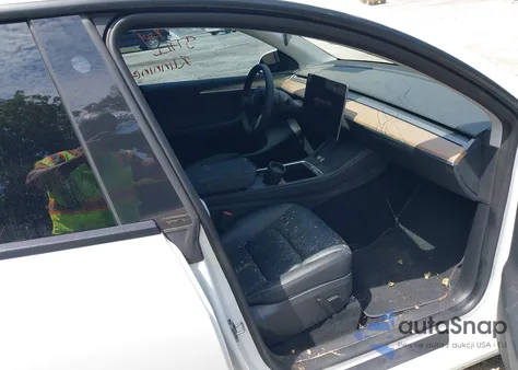 2023 Tesla Model Y Awd/Long Range Dual Motor All-Wheel Drive z USA, uszkodzony, nr VIN 7SAYGDEE8PA077608